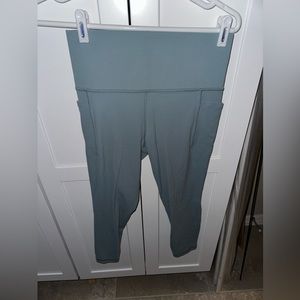 Athleta Salutation Stash pocket 7/8 tight